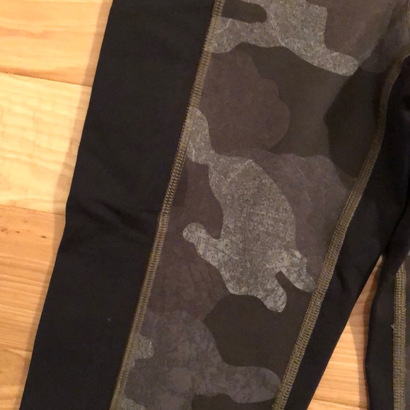 North Face NWT camo leggings❤️🔥🧘‍♀️🧗‍♀️🍂 - Picture 5 of 13